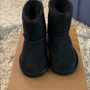 Toddler size 6 blacks Ugg